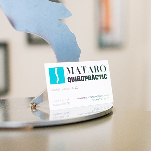 Recepción de la consulta con el logotipo de Mataró Quiropráctic